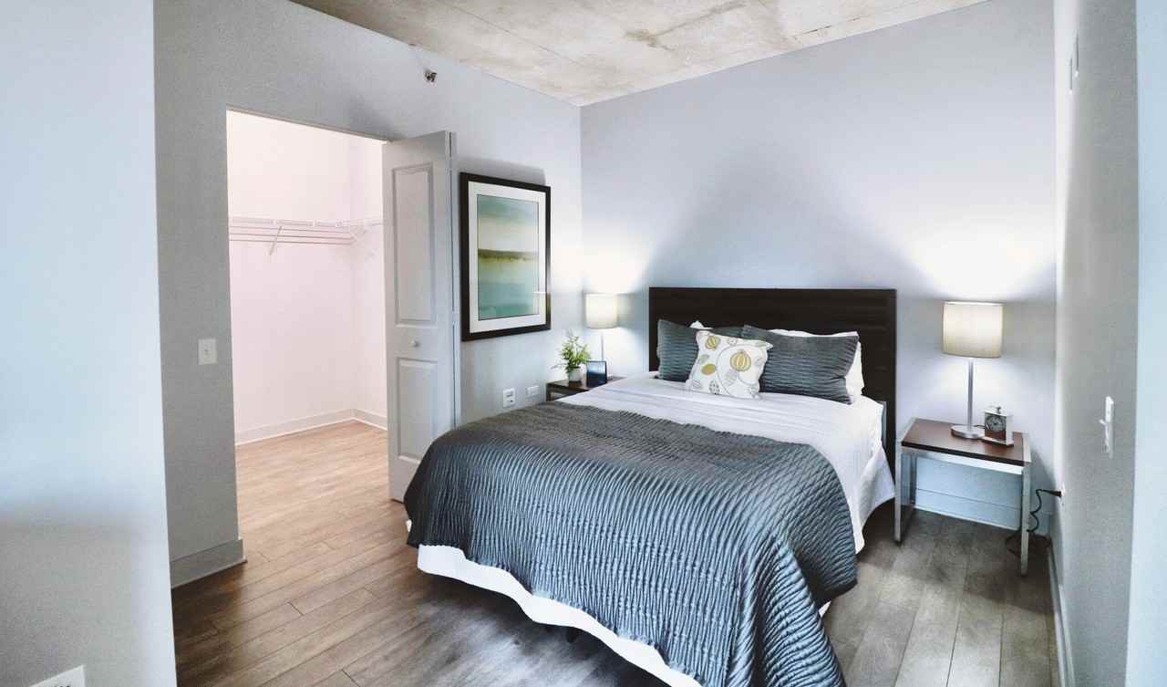 1025 W Addison St - Photo 4 of 25