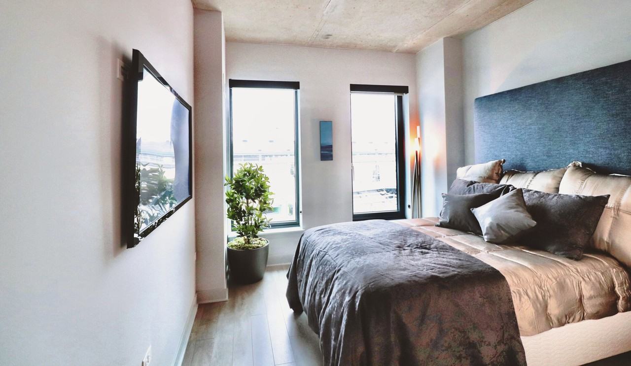 1025 W Addison St #1-1 - Photo 5 of 27