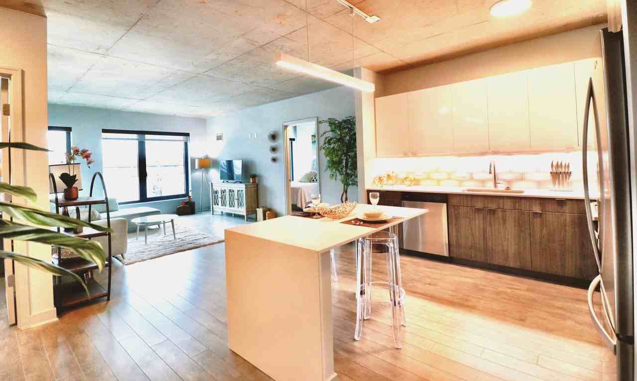 1025 W Addison St #2-2 - Photo 6 of 32