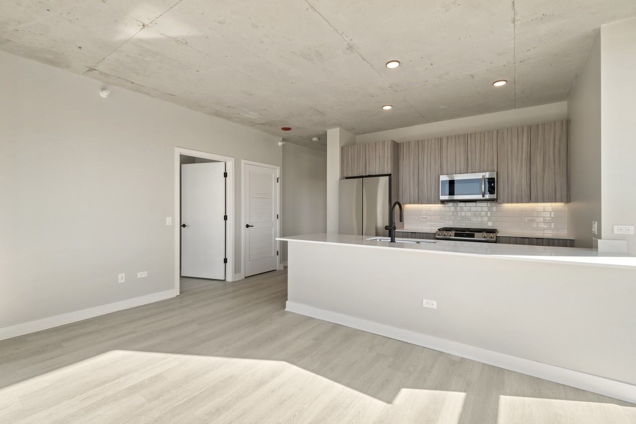 4611 N Broadway St #2-2 - Photo 3 of 22