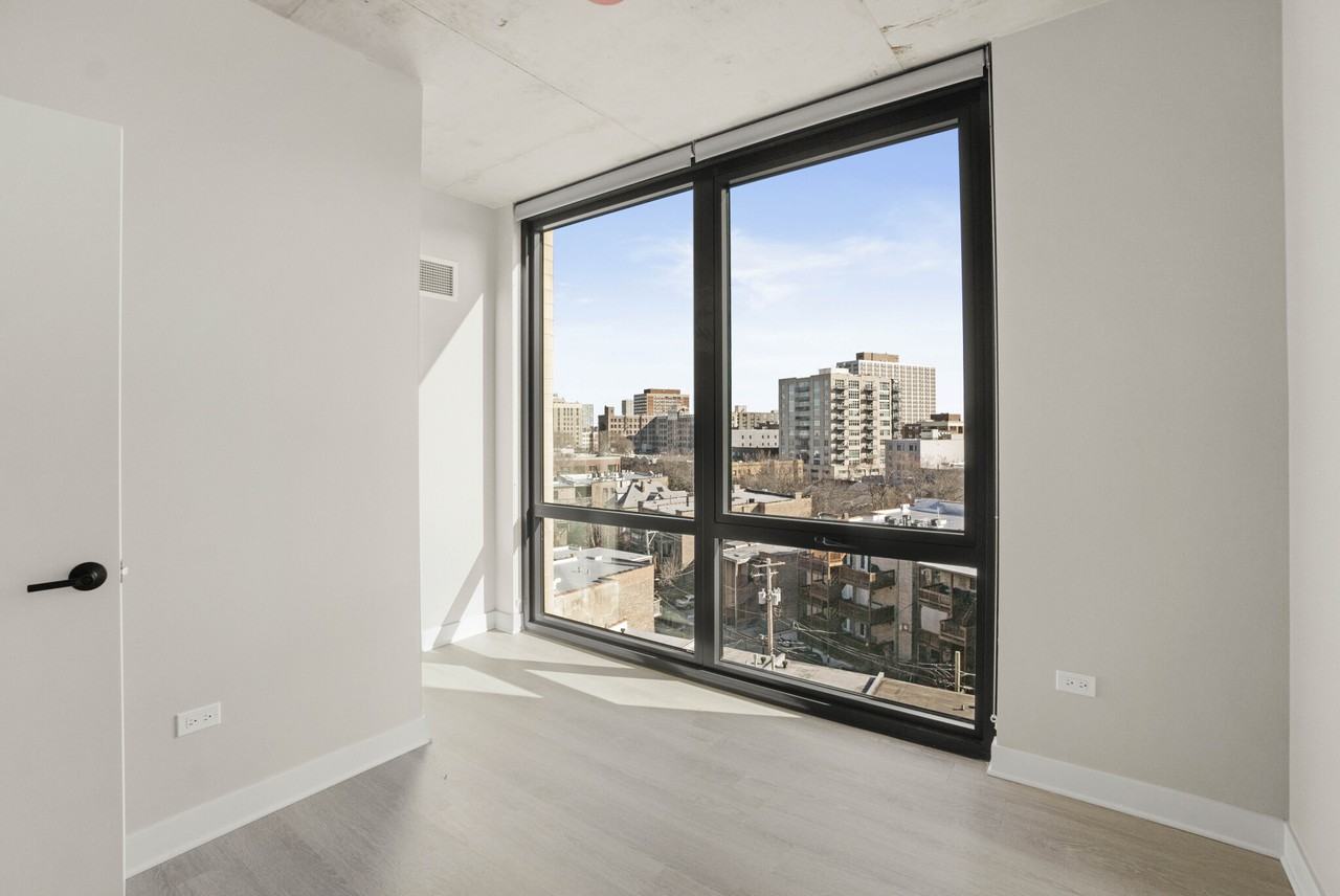 4611 N Broadway St #1-1 - Photo 4 of 17