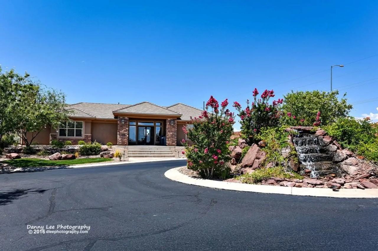 1000 E Bluff View Dr - Photo 2 of 18