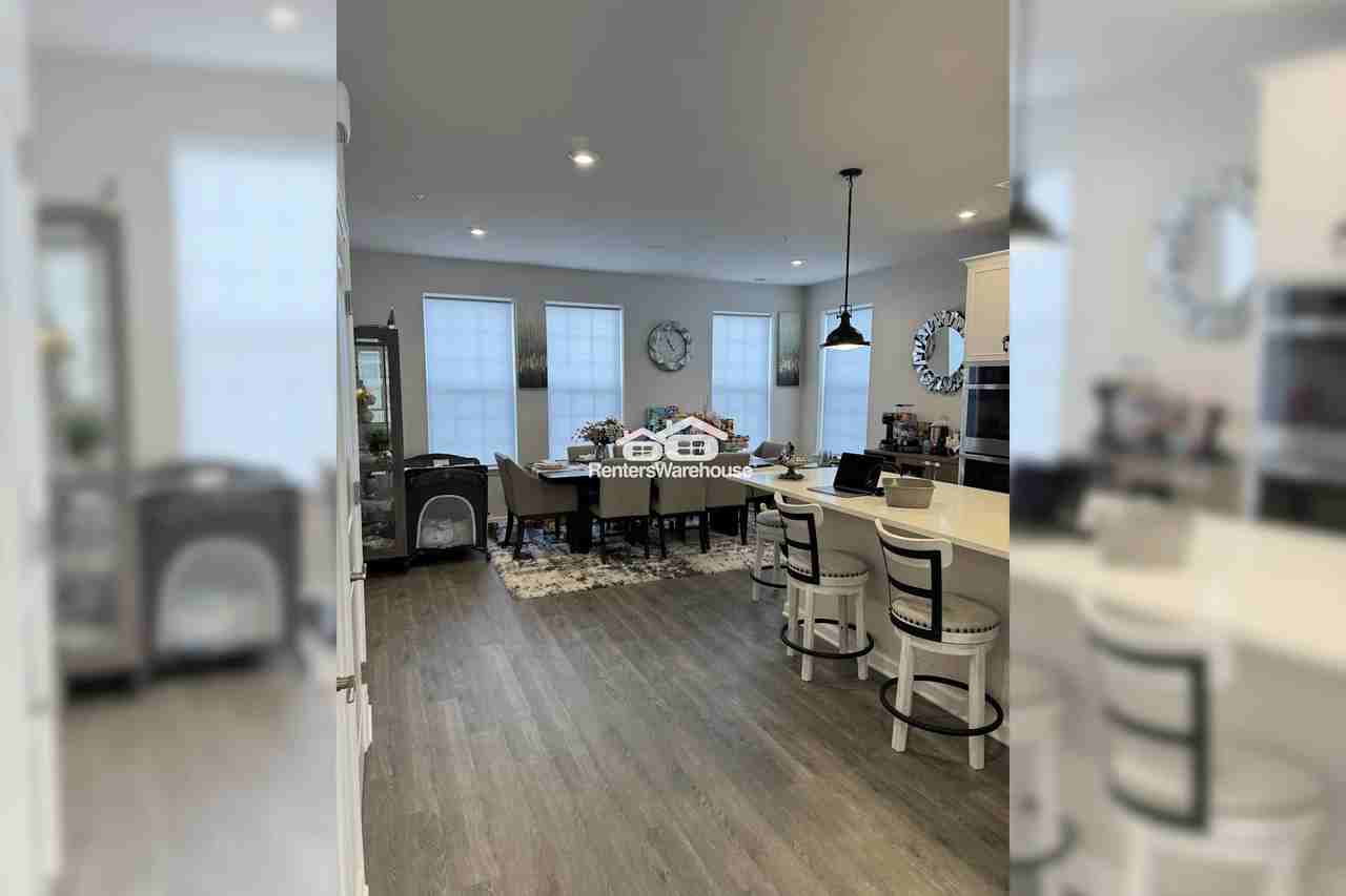 10443 John Glenn St - Photo 2 of 12