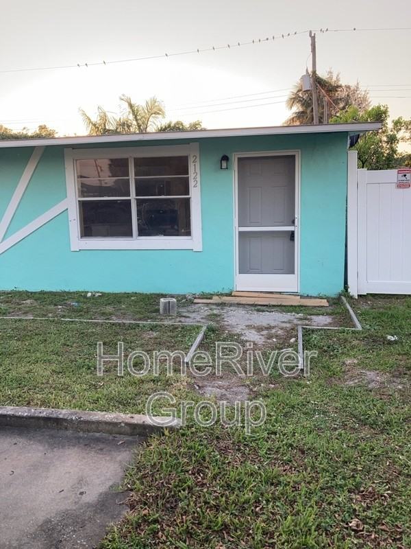 2122 Simon Ct - Photo 2 of 13
