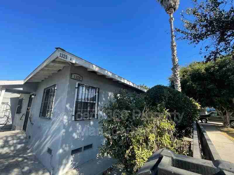 1325 1/2 W Parade St - Photo 2 of 16