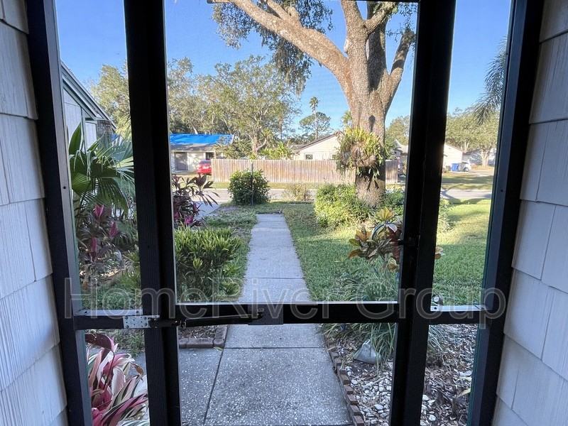 16019 Grass Lake Dr - Photo 3 of 29