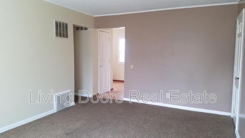 315 S 47th St - Photo 2 of 11