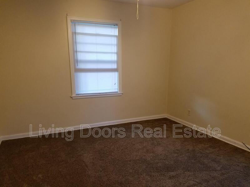 315 S 47th St - Photo 5 of 11