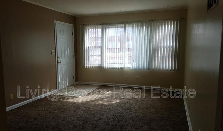 315 S 47th St - Photo 7 of 11