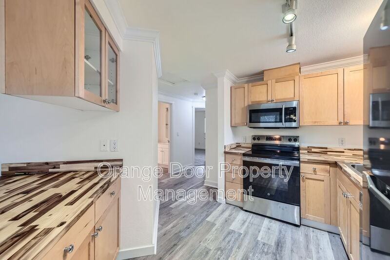 23410 18th Ave S - Photo 3 of 28