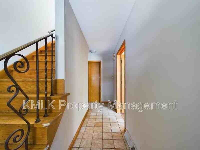 1836 Cromwell Dr - Photo 3 of 23