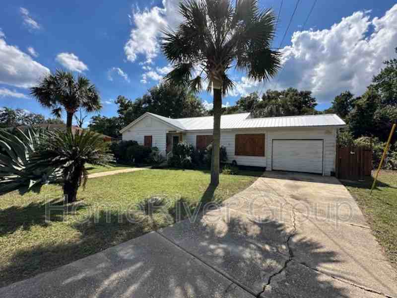 122 Beech St - Photo 2 of 35