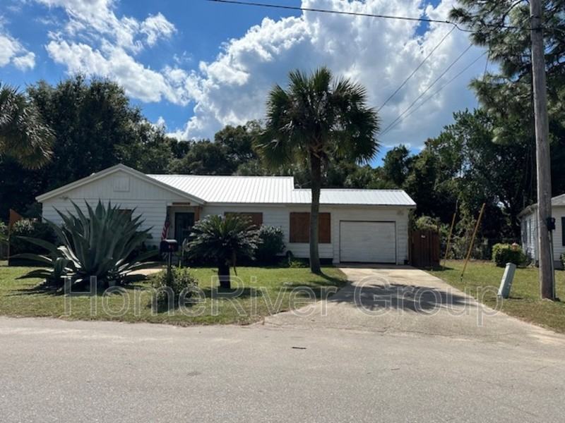 122 Beech St - Photo 3 of 35