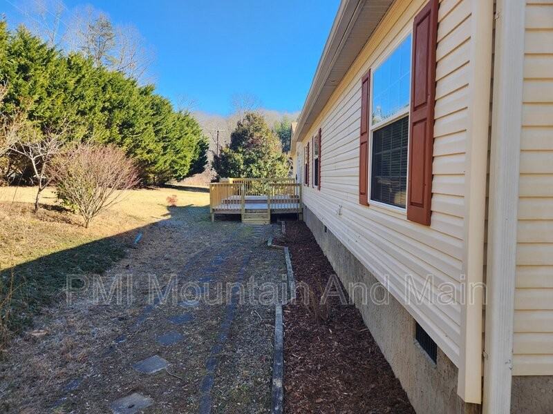 233 S Mills River Rd - Photo 3 of 34