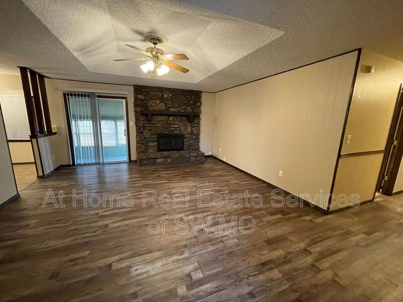 1359 S John Ave - Photo 2 of 13