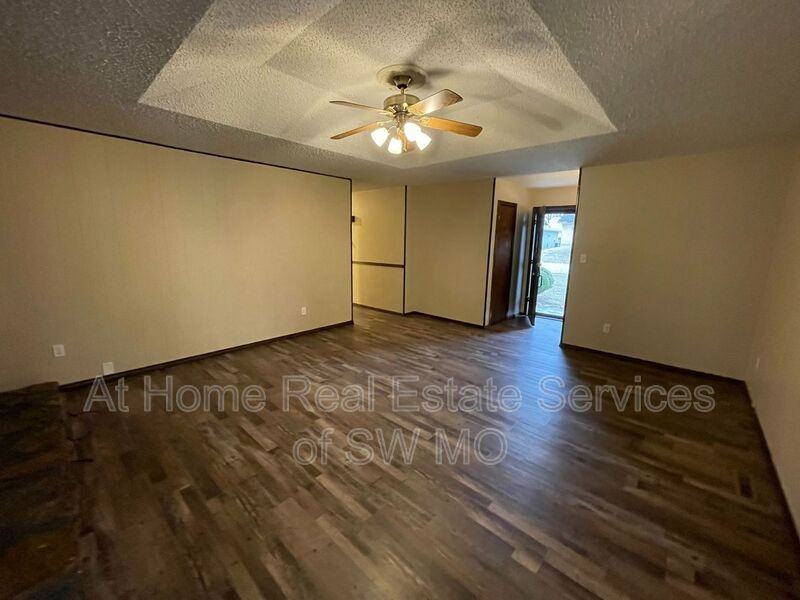 1359 S John Ave - Photo 3 of 13