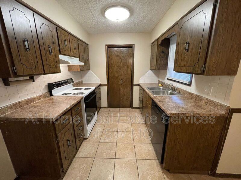 1359 S John Ave - Photo 5 of 13