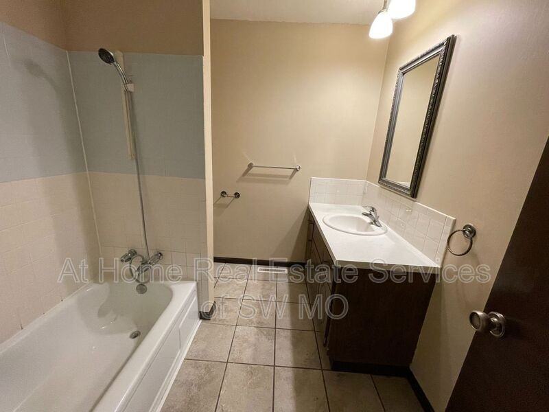 1359 S John Ave - Photo 7 of 13