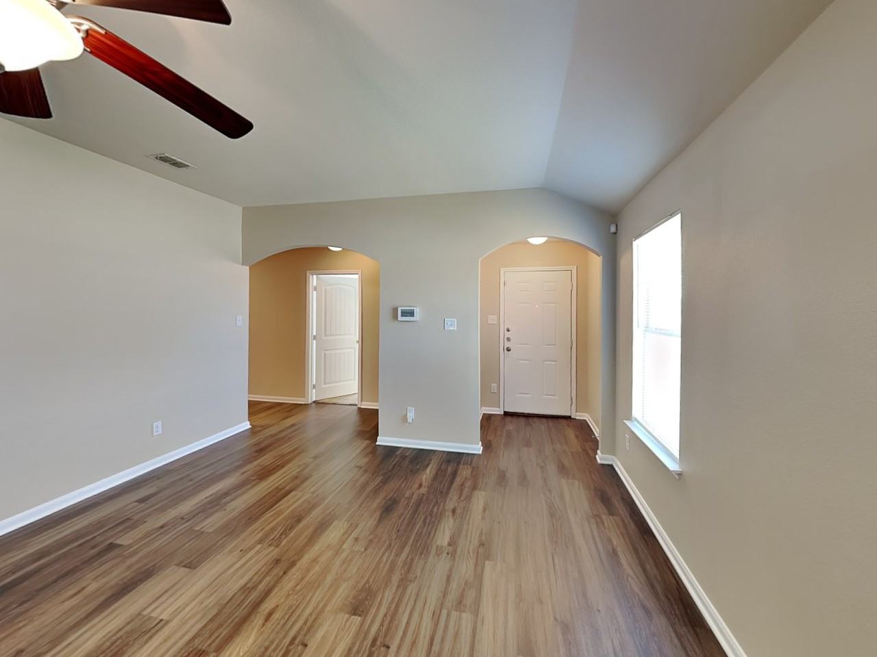 5052 Glen Eden Dr - Photo 2 of 17