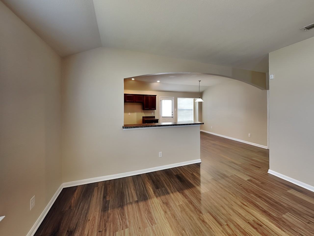 5052 Glen Eden Dr - Photo 3 of 17