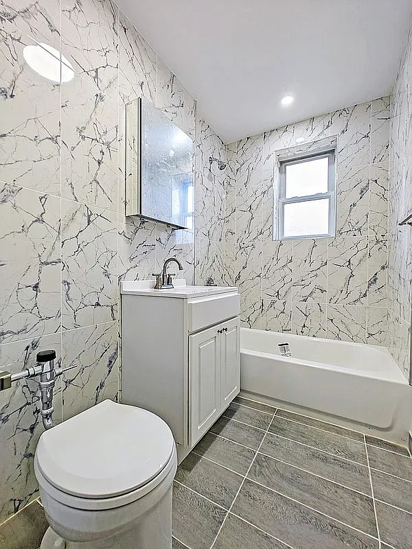 6692 Selfridge St - Photo 3 of 4