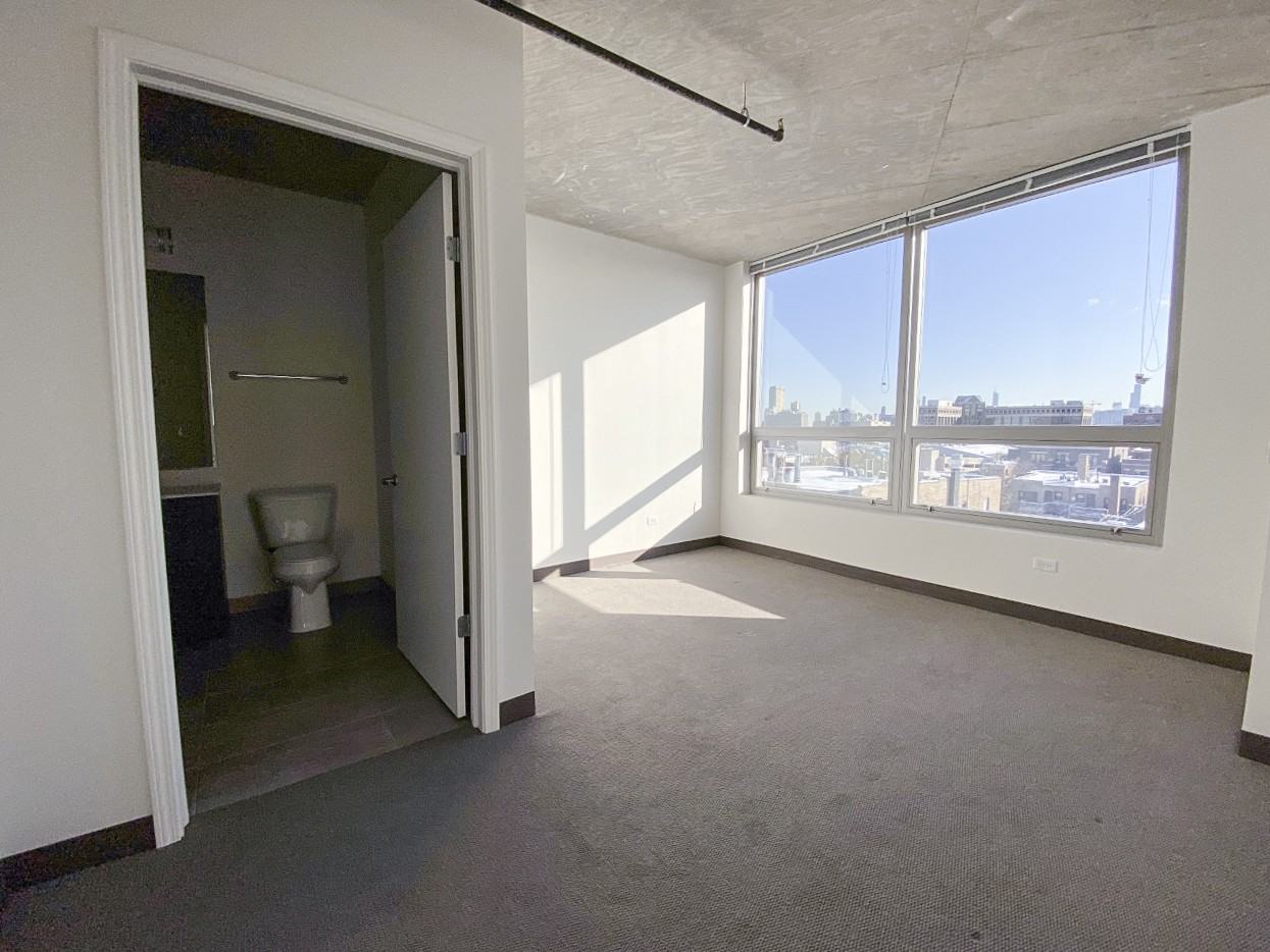 3218 N Clark St #2-2 - Photo 5 of 13