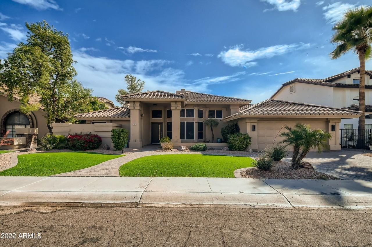 15827 S 36th St - Photo 2 of 34