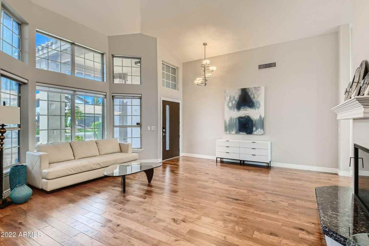 15827 S 36th St - Photo 4 of 34