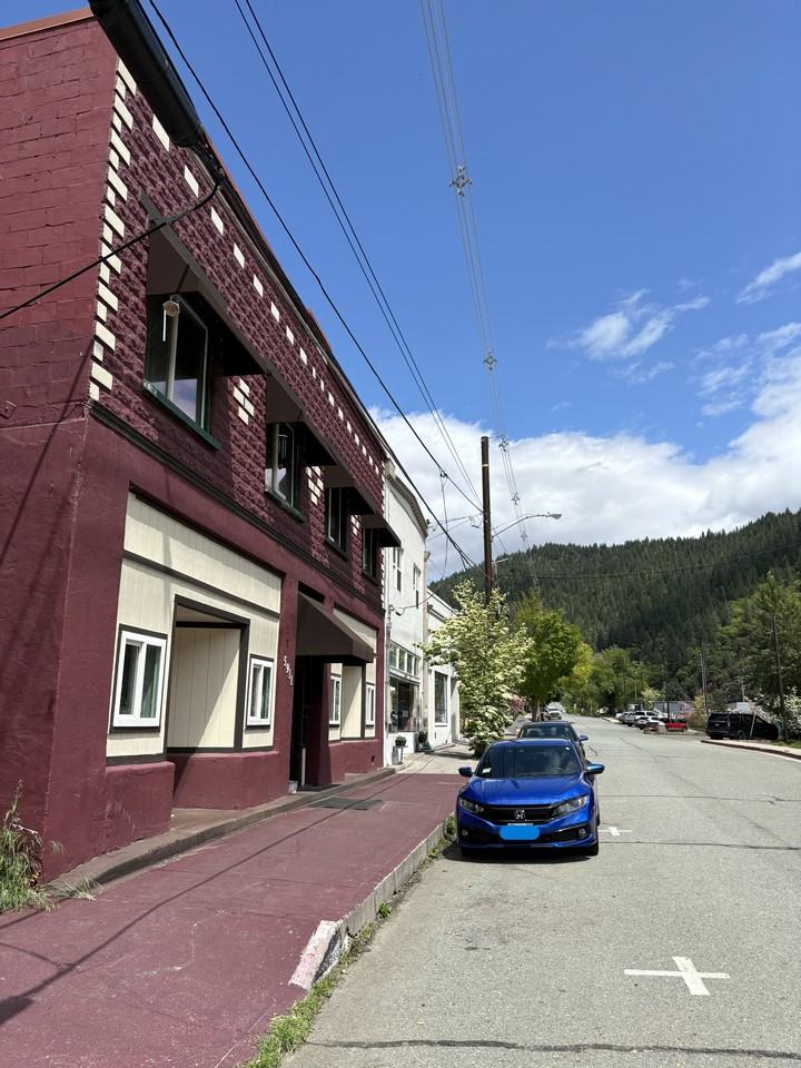 5911 Sacramento Ave - Photo 2 of 7