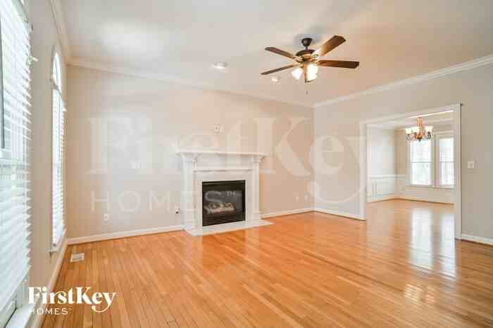 920 Laurel Creek Ln - Photo 3 of 16