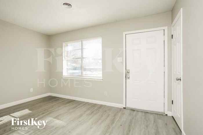 1546 Winfield Ave - Photo 2 of 16