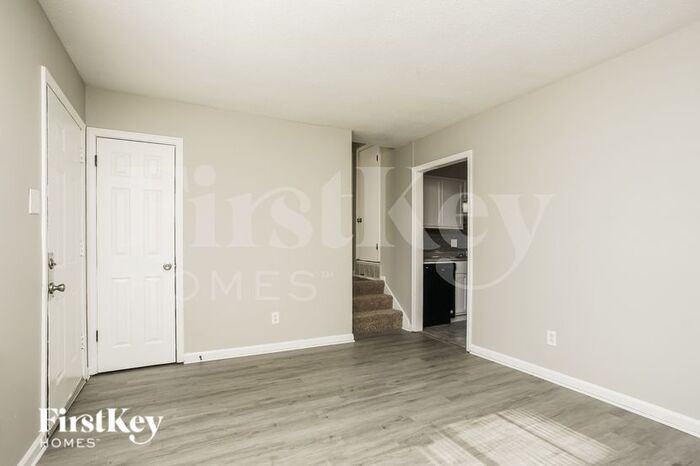 1546 Winfield Ave - Photo 3 of 16