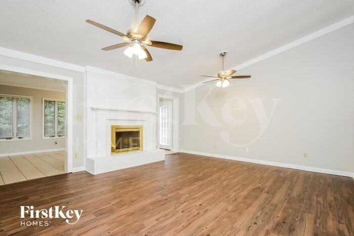 304 Bexley Dr - Photo 2 of 15