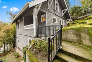 featured image of 807 Newton St