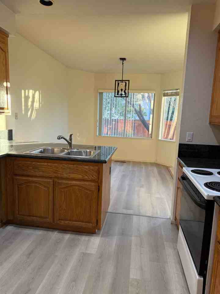 1289 Shell Cir - Photo 3 of 18