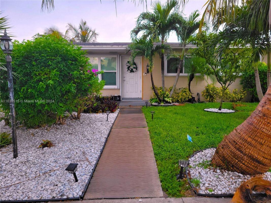 104 Granada Dr - Photo 2 of 14