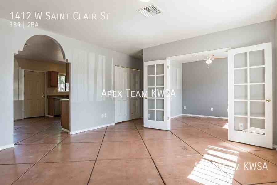 1412 W Saint Clair St - Photo 3 of 30