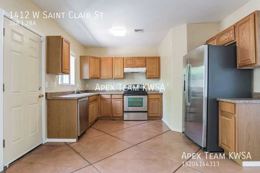 1412 W Saint Clair St - Photo 6 of 30