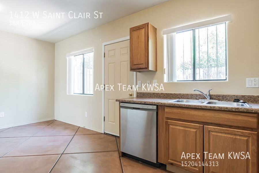 1412 W Saint Clair St - Photo 7 of 30