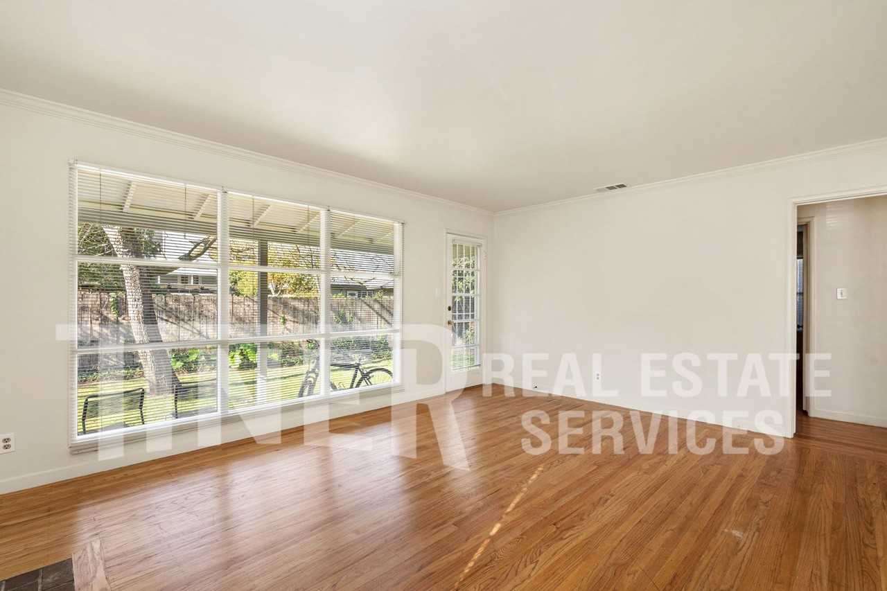 624 39th St - Photo 3 of 18