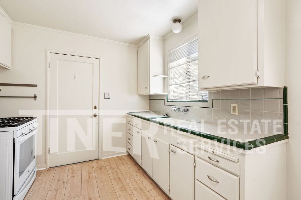 624 39th St - Photo 4 of 18