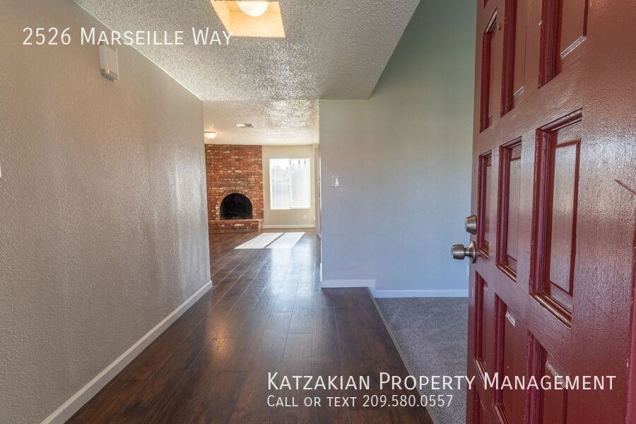 2526 Marseille Way - Photo 3 of 30