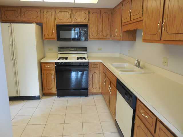 9800 Nashville Ave #5 - Photo 3 of 5