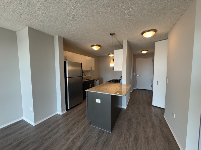 605 W Lake St - Photo 2 of 20