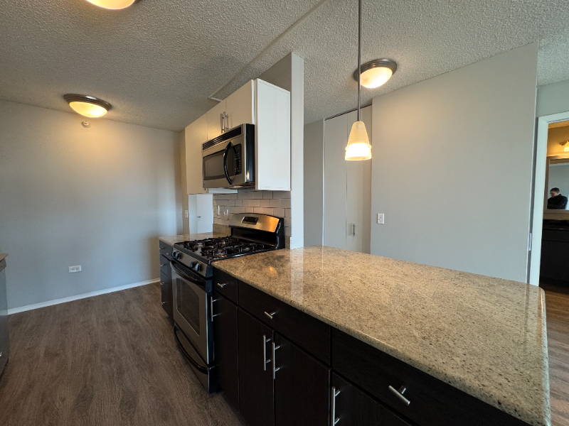 605 W Lake St - Photo 3 of 20