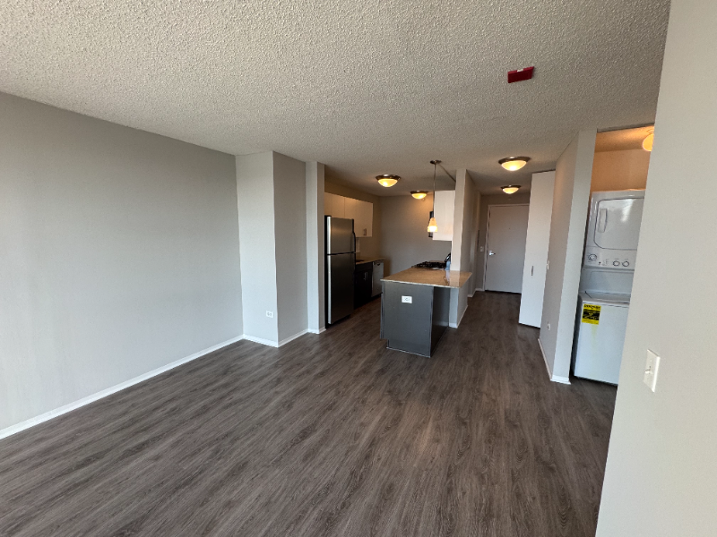 605 W Lake St - Photo 4 of 20