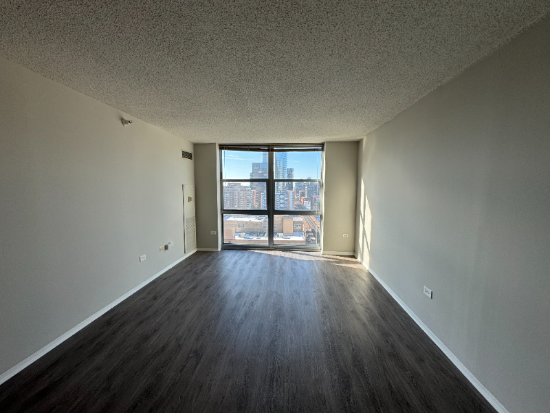 605 W Lake St - Photo 6 of 20