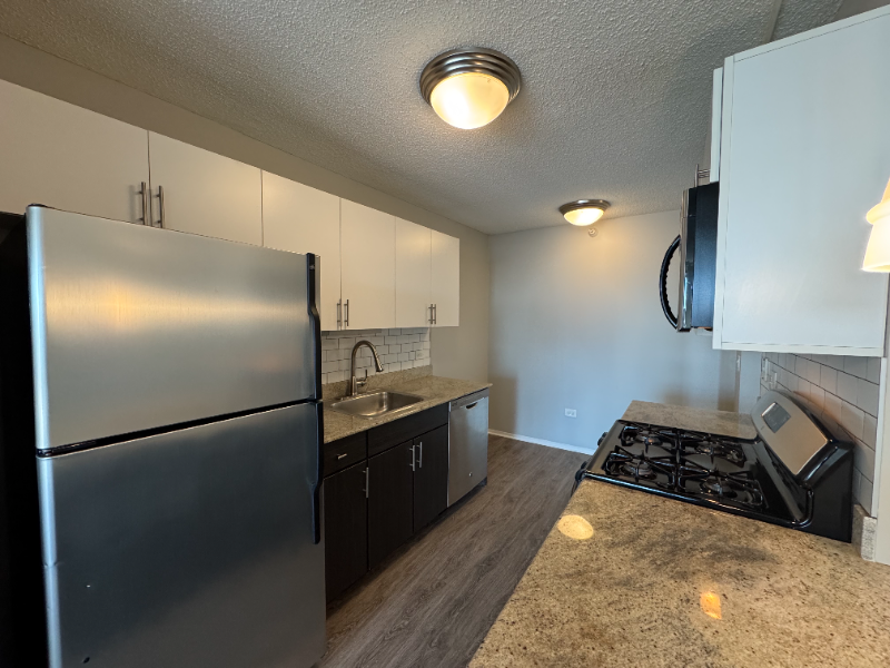 605 W Lake St - Photo 7 of 20