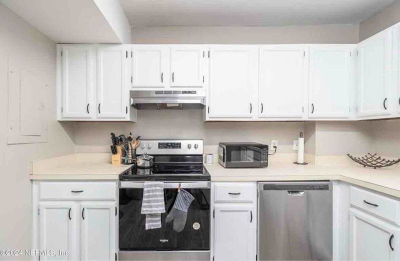 2931 Saint Johns Ave #8 - Photo 2 of 18