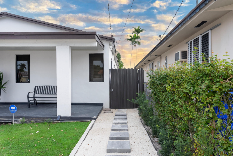 511 Nw 59th Ave #B - Photo 2 of 11